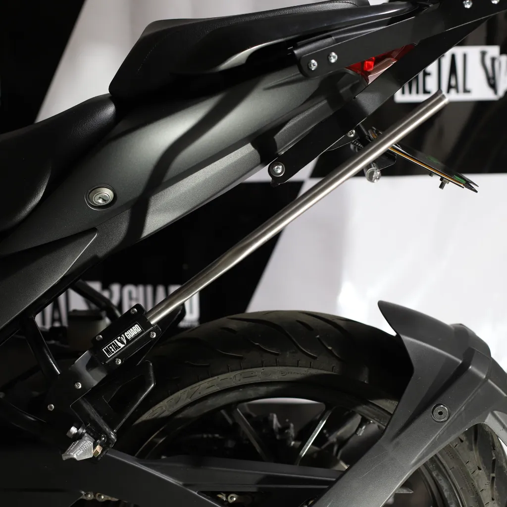 Porta alforja ligera suzuki gixxer 250.webp