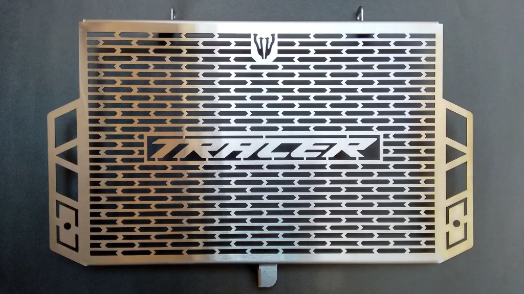 Protector radiador Tracer (17).webp