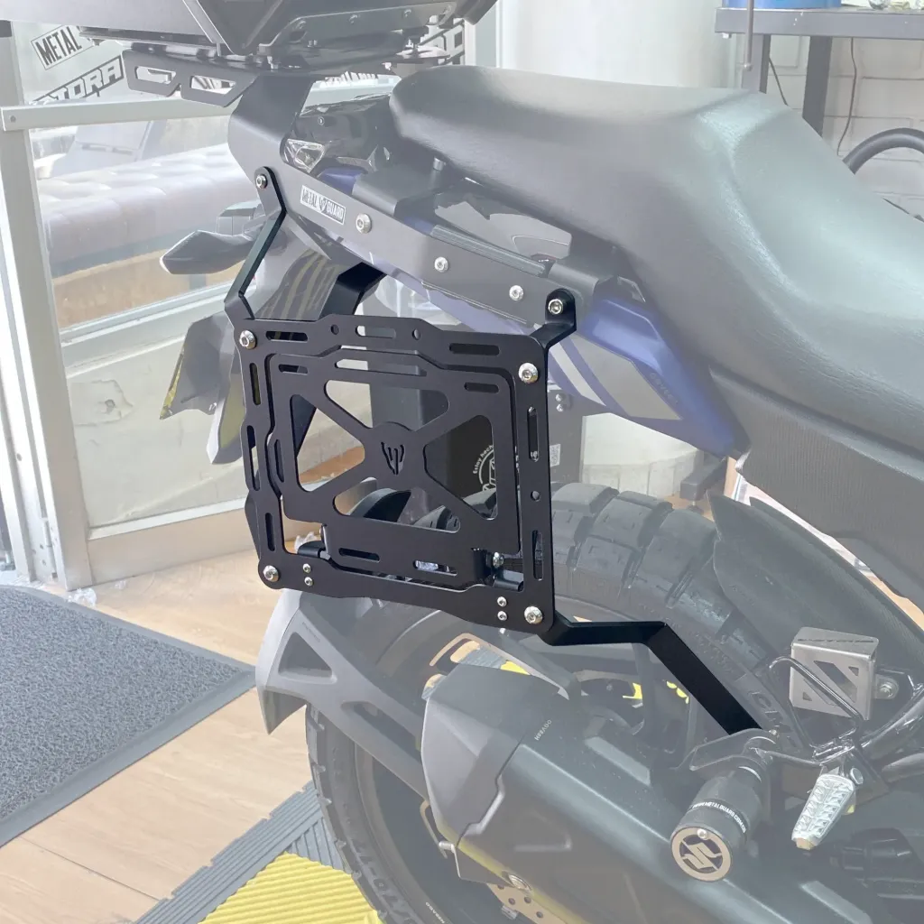 [FSU1227357] PORTA ALFORJAS SUZUKI VSTROM 160